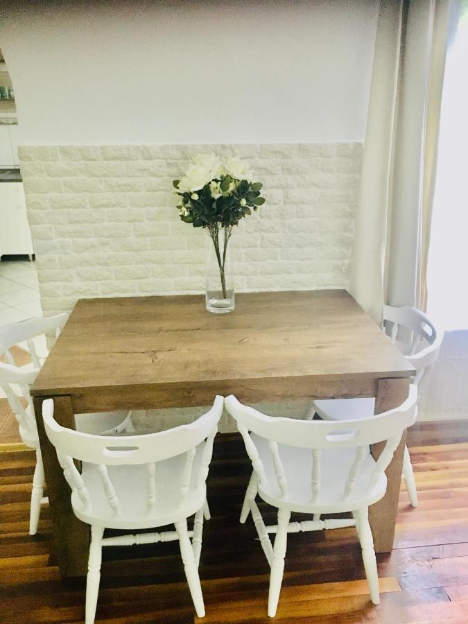 Romantic Two Bedroom Apartments In The Hills Of Budapest With Private Parking المظهر الخارجي الصورة