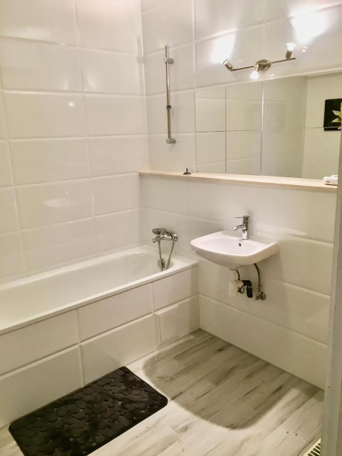 Romantic Two Bedroom Apartments In The Hills Of Budapest With Private Parking المظهر الخارجي الصورة